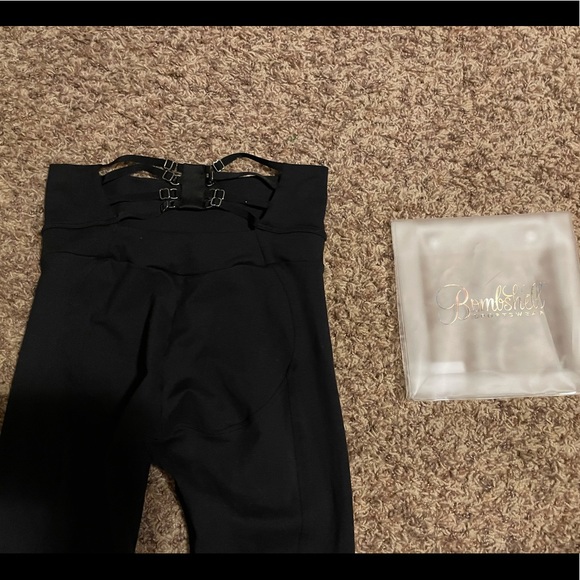 SOLD Bombshell Sportswear Divine Leggings Large - Picture 4 of 5